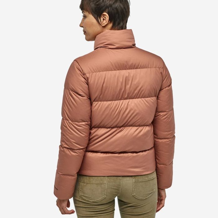 Patagonia WOMAN Silent Down Jacket - ETERNITY USA TRANSPORTERS